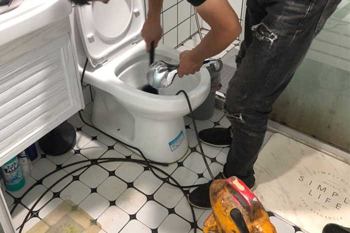 横沥镇疏通下水道