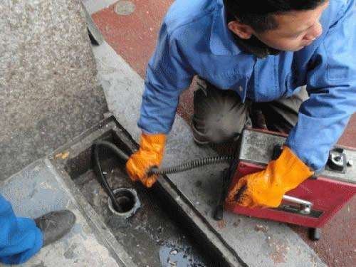 横沥镇疏通下水道