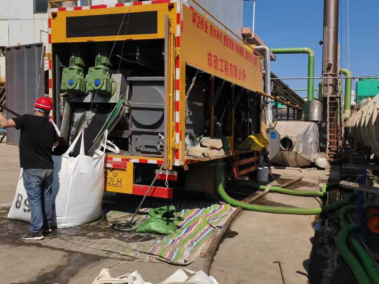 横沥镇淤泥压干处理